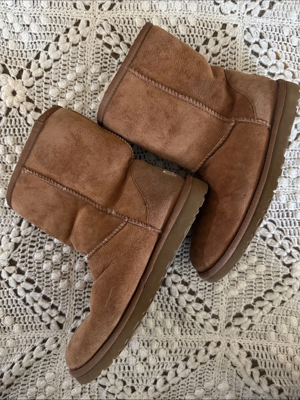 UGG‎ Classic Short Suede Boots - Chestnut